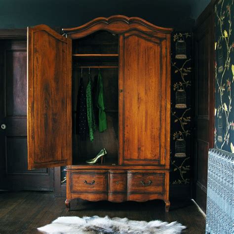 Antique wardrobe PenalbaWeb.com