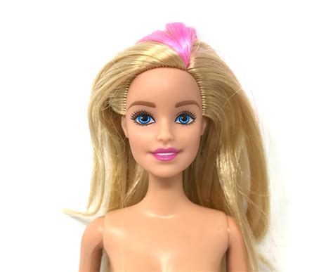 Barbie nude PenalbaWeb.com