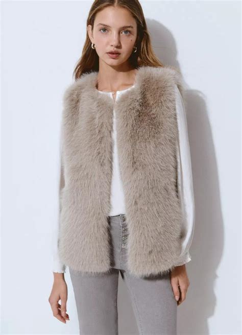 Chaleco pelo bershka PenalbaWeb.com