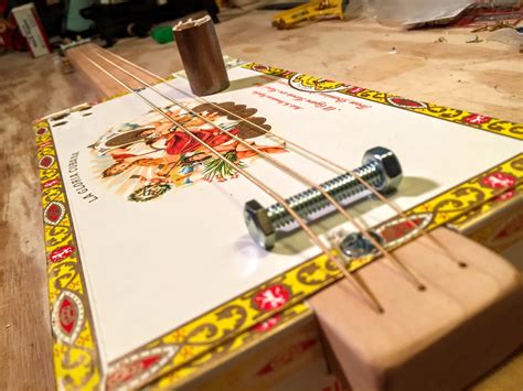 Cigar box guitar PenalbaWeb.com