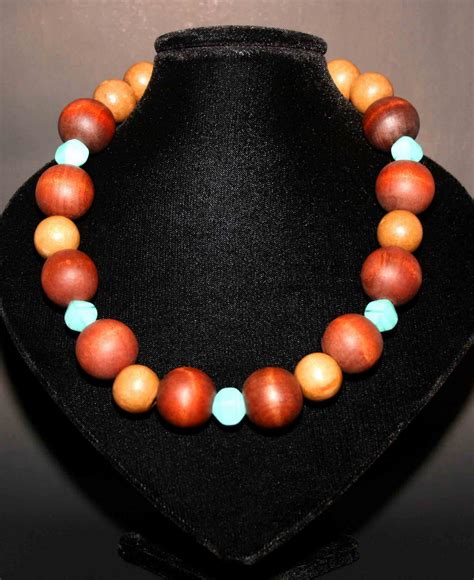 Collar bolas madera PenalbaWeb.com