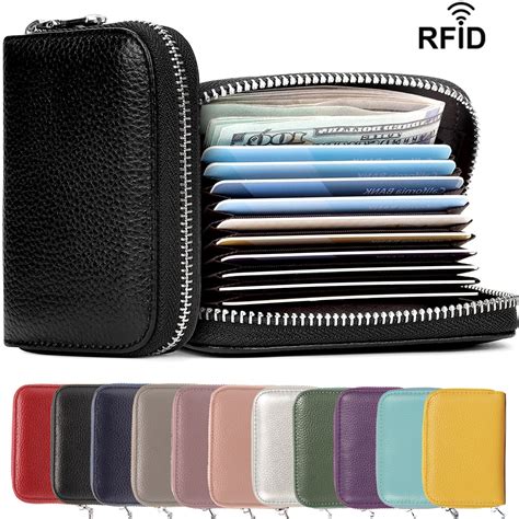 Credit card holder PenalbaWeb.com