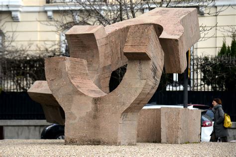 Eduardo chillida PenalbaWeb.com