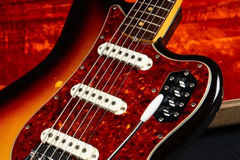 Fender bass vi PenalbaWeb.com
