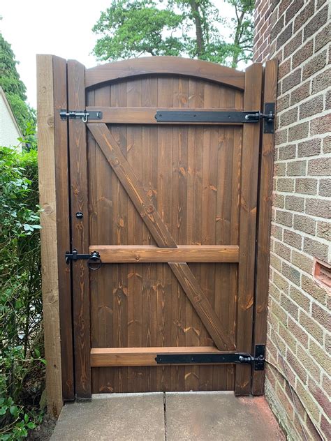 Garden side gate PenalbaWeb.com