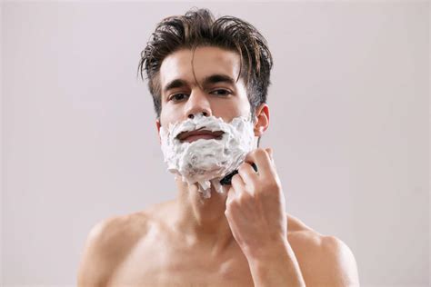 Homme rasage PenalbaWeb.com