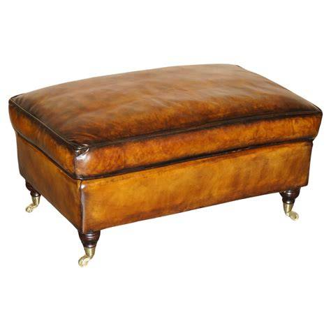 Leather footstool PenalbaWeb.com