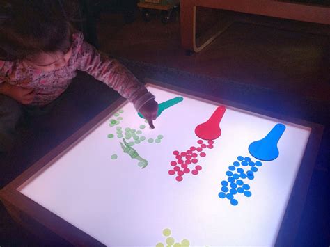 Mesa luz montessori PenalbaWeb.com