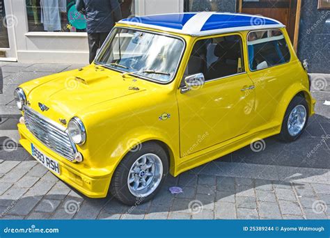 Mini cooper amarillo PenalbaWeb.com
