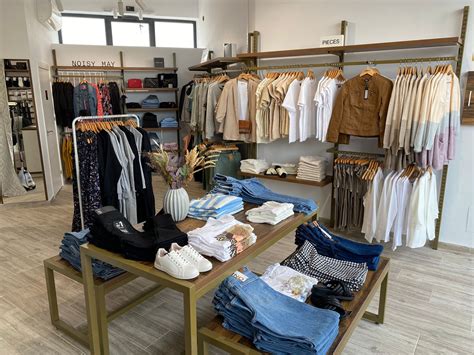 Mobiliario tienda ropa PenalbaWeb.com