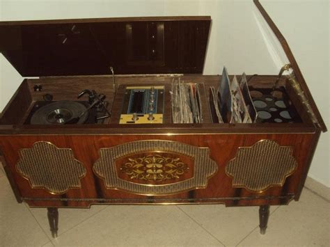 Mueble tocadiscos antiguo PenalbaWeb.com