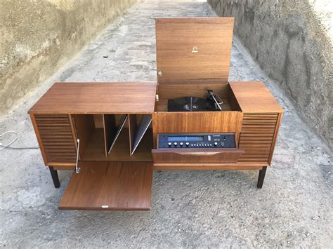 Mueble tocadiscos vintage PenalbaWeb.com