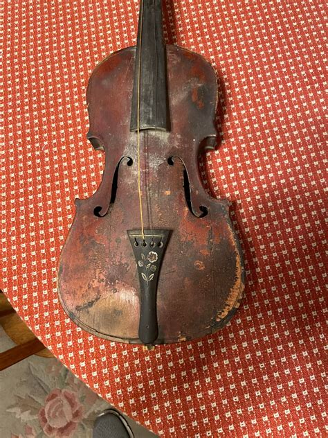 Old violin PenalbaWeb.com