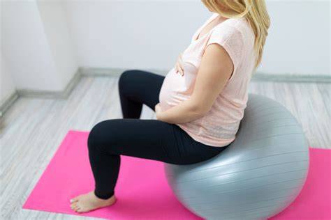 Pelota pilates embarazo PenalbaWeb.com