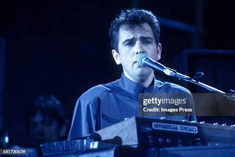 Peter gabriel PenalbaWeb.com