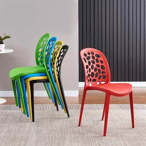 Plastic chairs PenalbaWeb.com