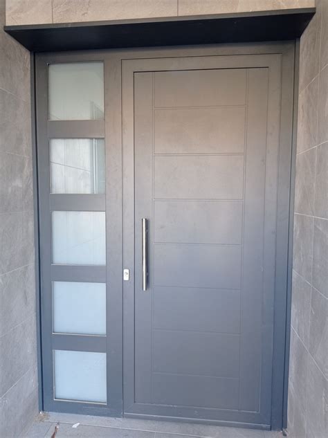 Puerta aluminio calle PenalbaWeb.com