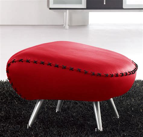 Red footstool PenalbaWeb.com