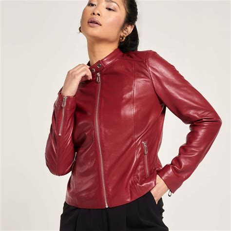Red leather PenalbaWeb.com