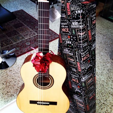 Regalo guitarra espanola PenalbaWeb.com