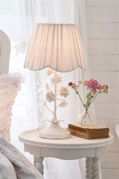 Shabby chic lamp PenalbaWeb.com