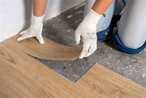 Suelo laminado adhesivo PenalbaWeb.com