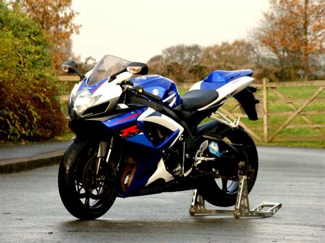 Suzuki gsxr 750 k7 PenalbaWeb.com