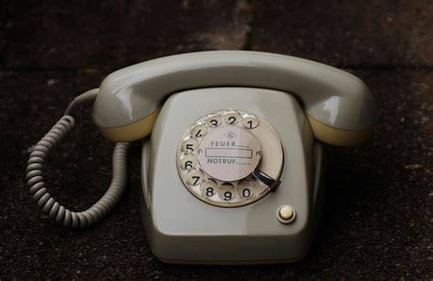 Telefono gris PenalbaWeb.com