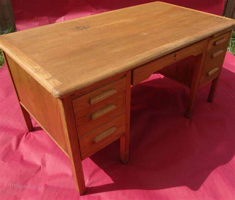 Vintage office desk PenalbaWeb.com