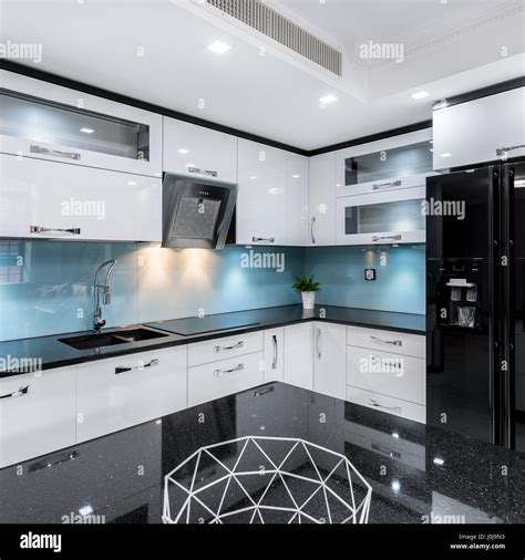 White high gloss kitchen PenalbaWeb.com