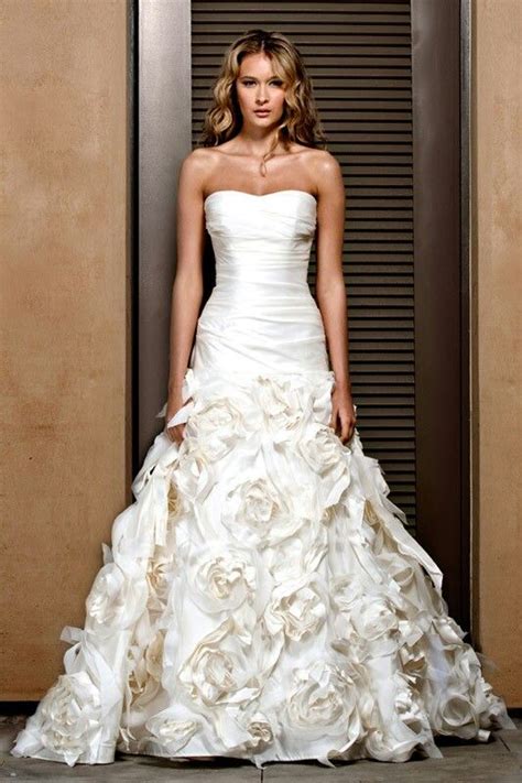 White rose wedding dress PenalbaWeb.com