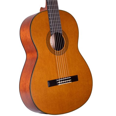 Yamaha classical guitar PenalbaWeb.com
