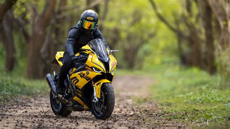 Yellow black bike PenalbaWeb.com